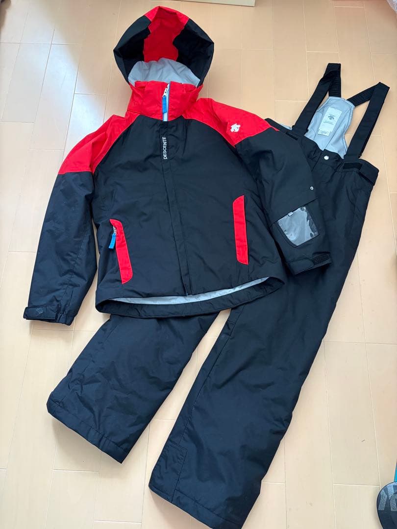 美品 デサント ジュニア スキーウェア 上下セット ブラック レッド 150cm