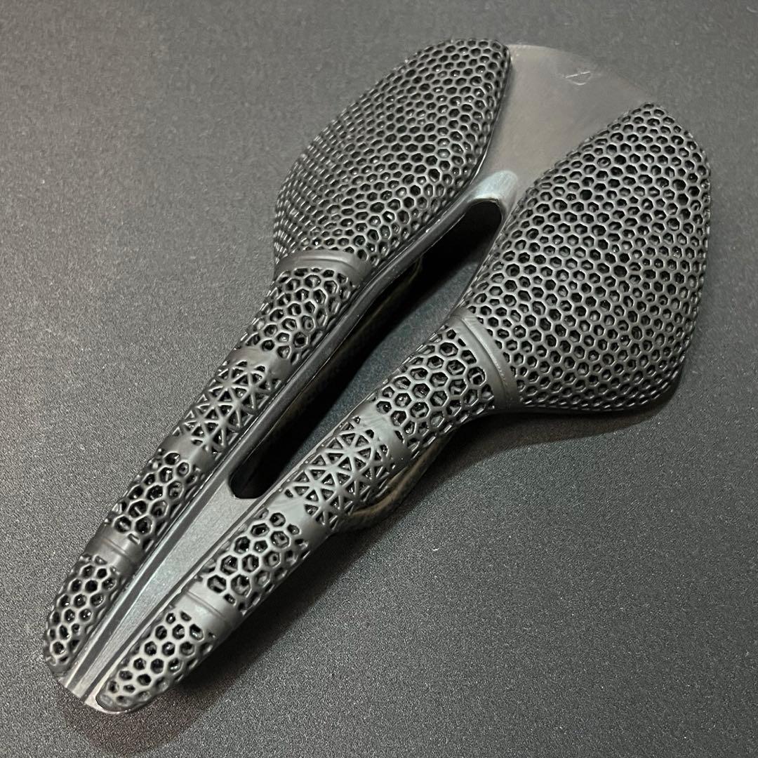 NAGO R4 PAS 3DMSS風 カーボン 3Dプリント サドル RYET