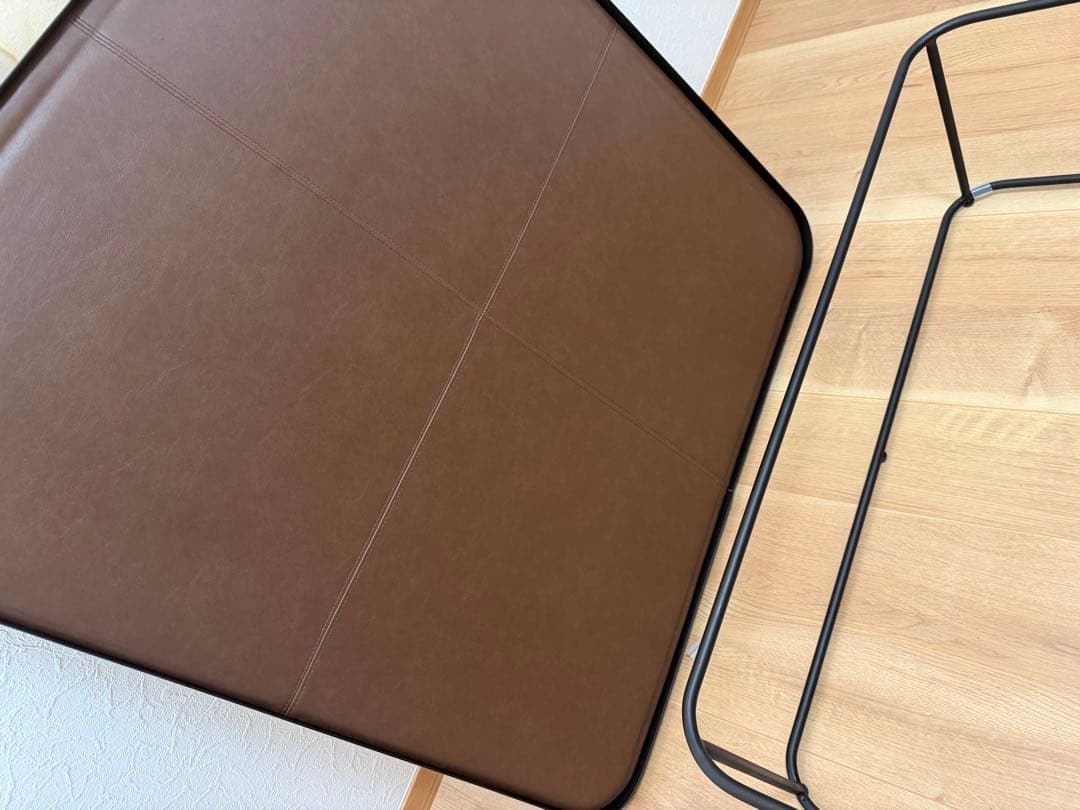 木製天板の正方形センターテーブル