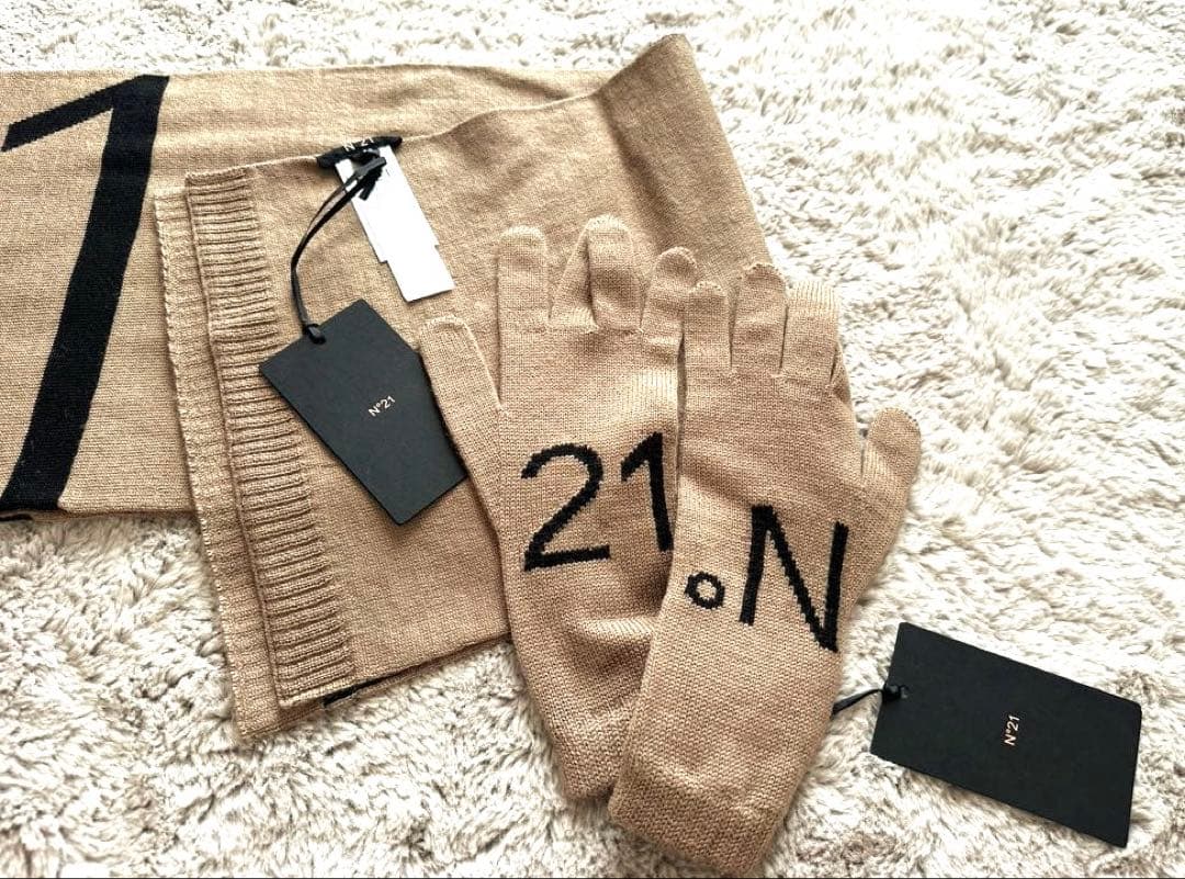 N°21 ヌメロヴェントゥーノ マフラーと手袋のセット❣️タグ付き￼