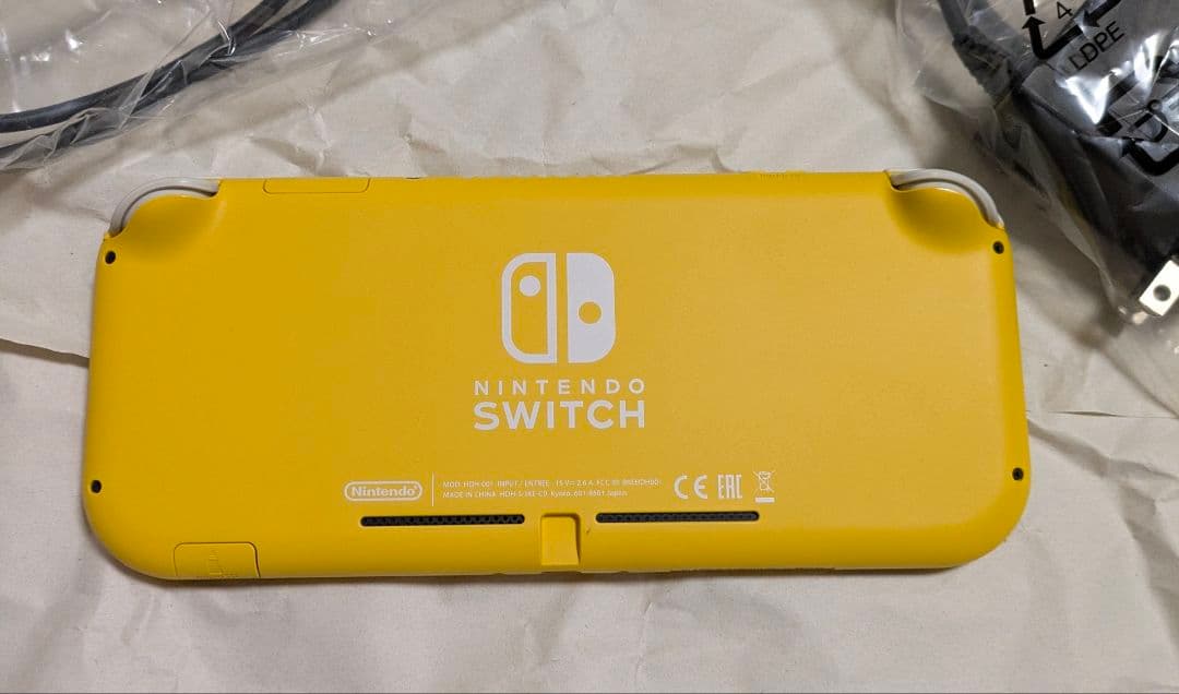 Nintendo Switch Lite イエロー 本体　充電器、箱付き