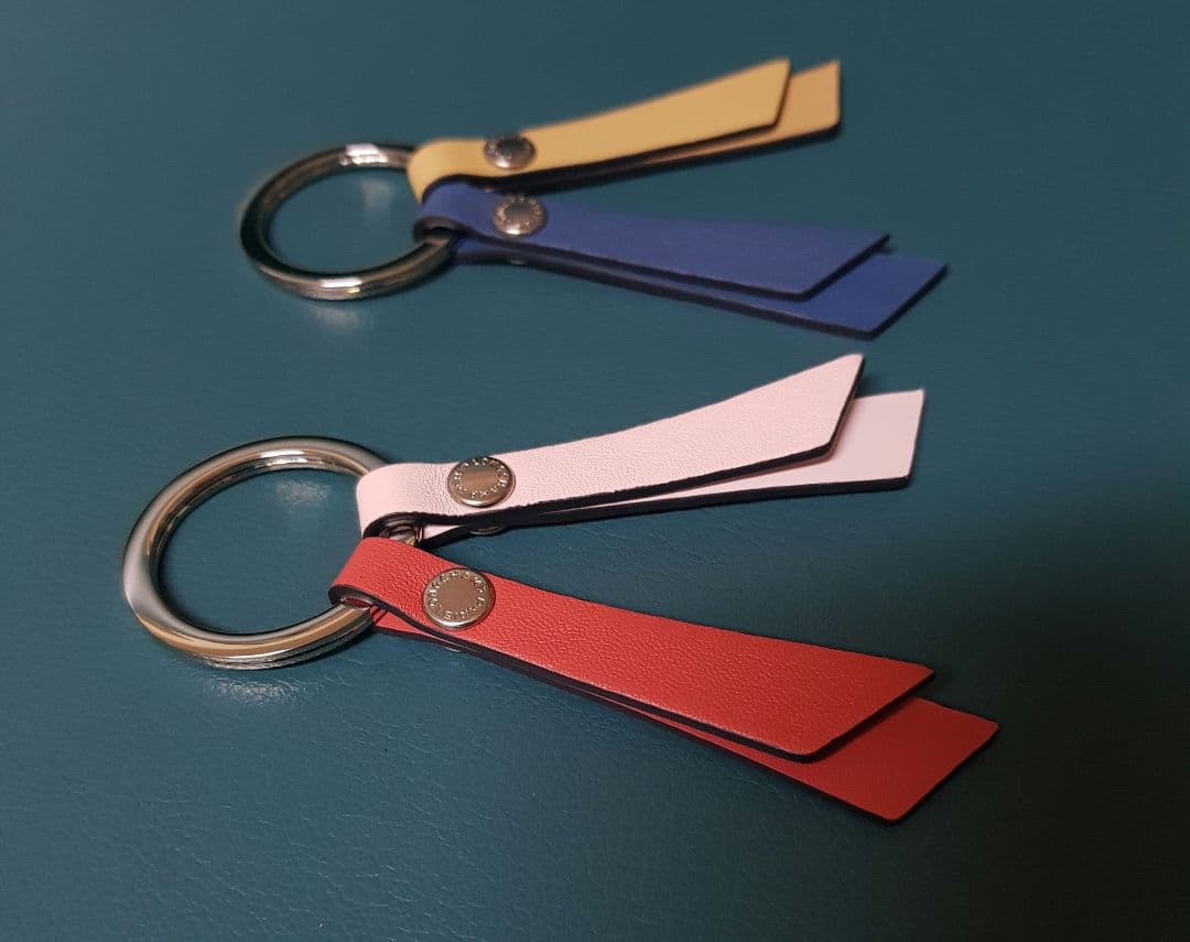 ☆ゆう☆ LONGCHAMP キーリング 赤×ピンクベージュ色の方のみ1点