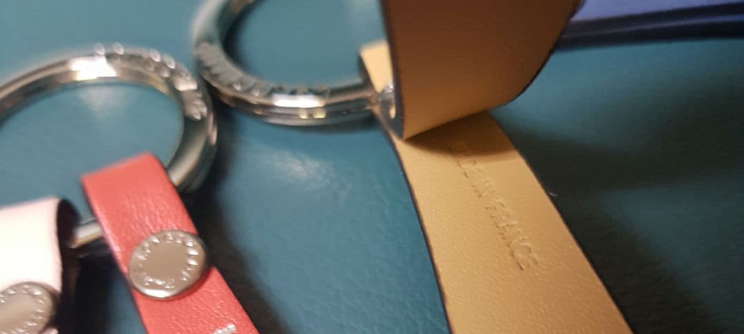 ☆ゆう☆ LONGCHAMP キーリング 赤×ピンクベージュ色の方のみ1点