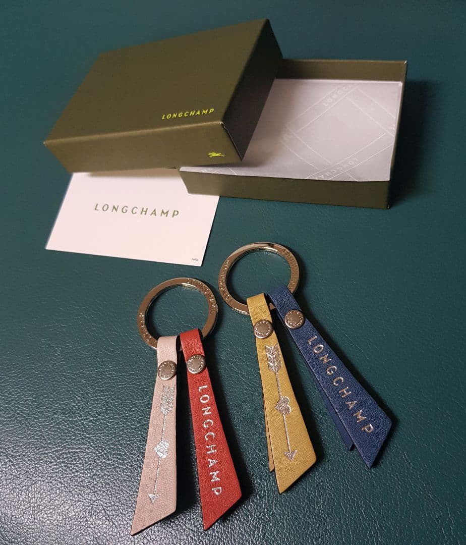 ☆ゆう☆ LONGCHAMP キーリング 赤×ピンクベージュ色の方のみ1点