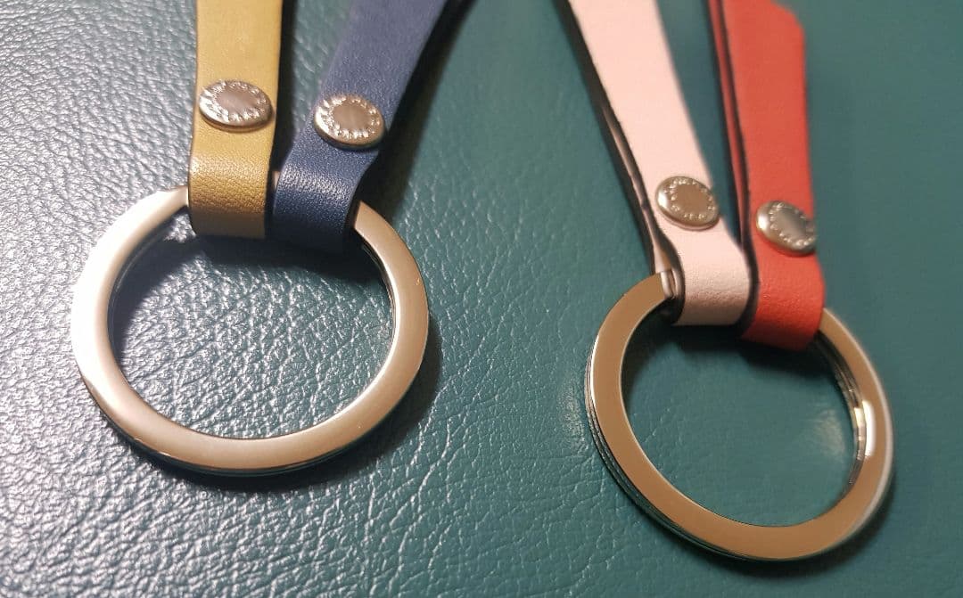 ☆ゆう☆ LONGCHAMP キーリング 赤×ピンクベージュ色の方のみ1点