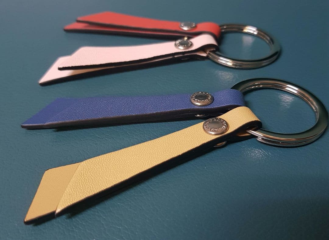 ☆ゆう☆ LONGCHAMP キーリング 赤×ピンクベージュ色の方のみ1点