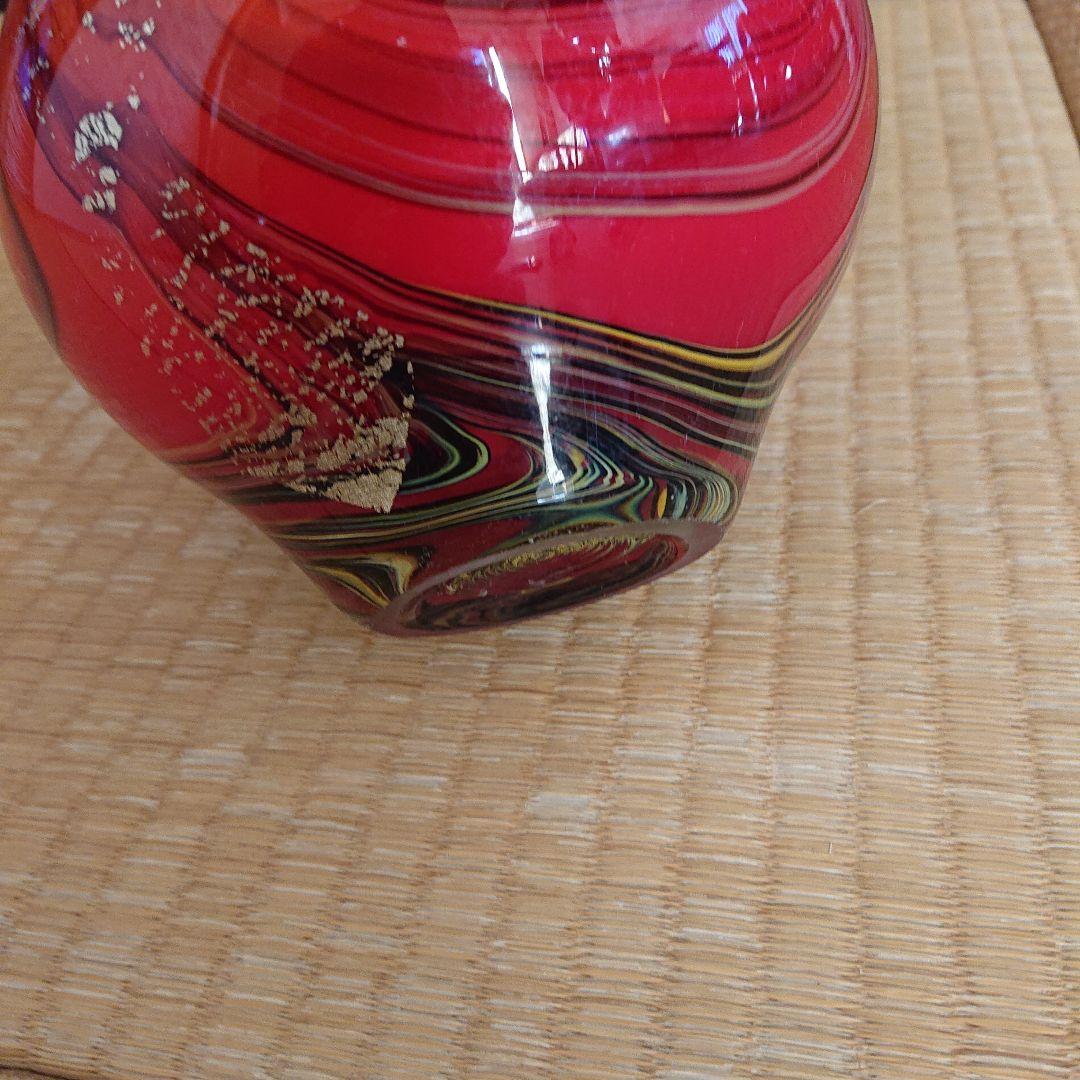 赤と白のマーブル模様の花瓶アンティーク