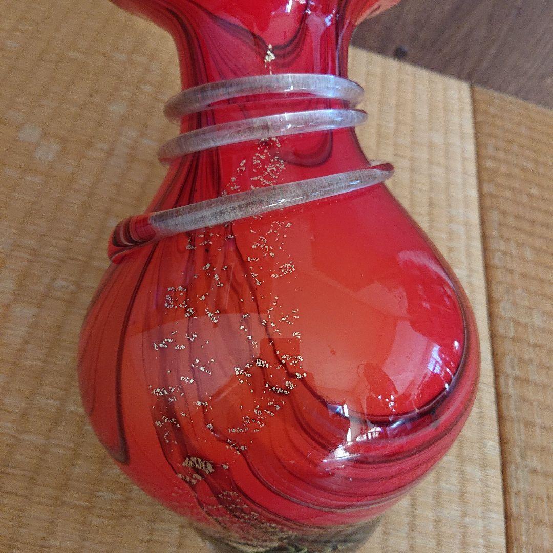 赤と白のマーブル模様の花瓶アンティーク