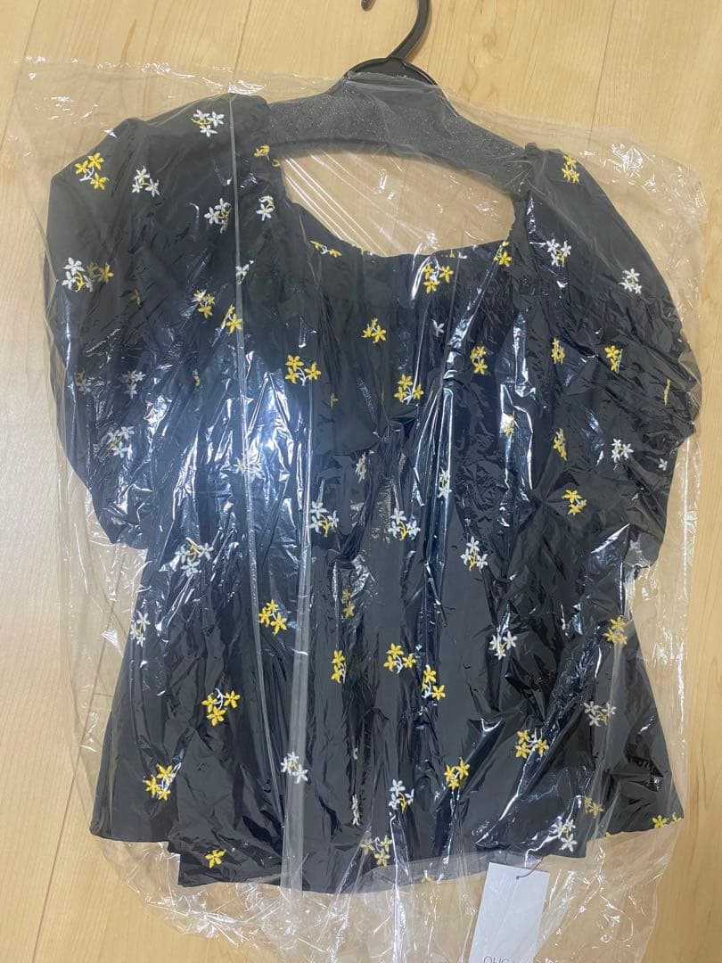 ohga flower 刺繍ブラウス　新品　タグ付き