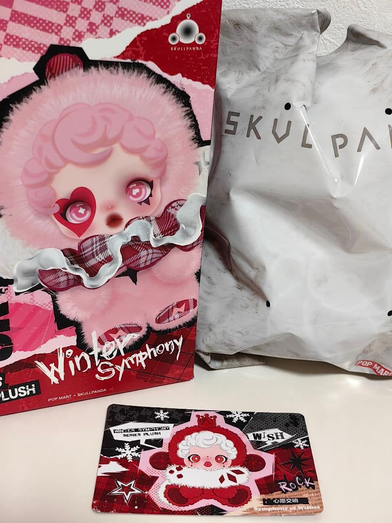 **読様 POPMARTスカルパンダWinter Symphonyぬいぐるみ シ