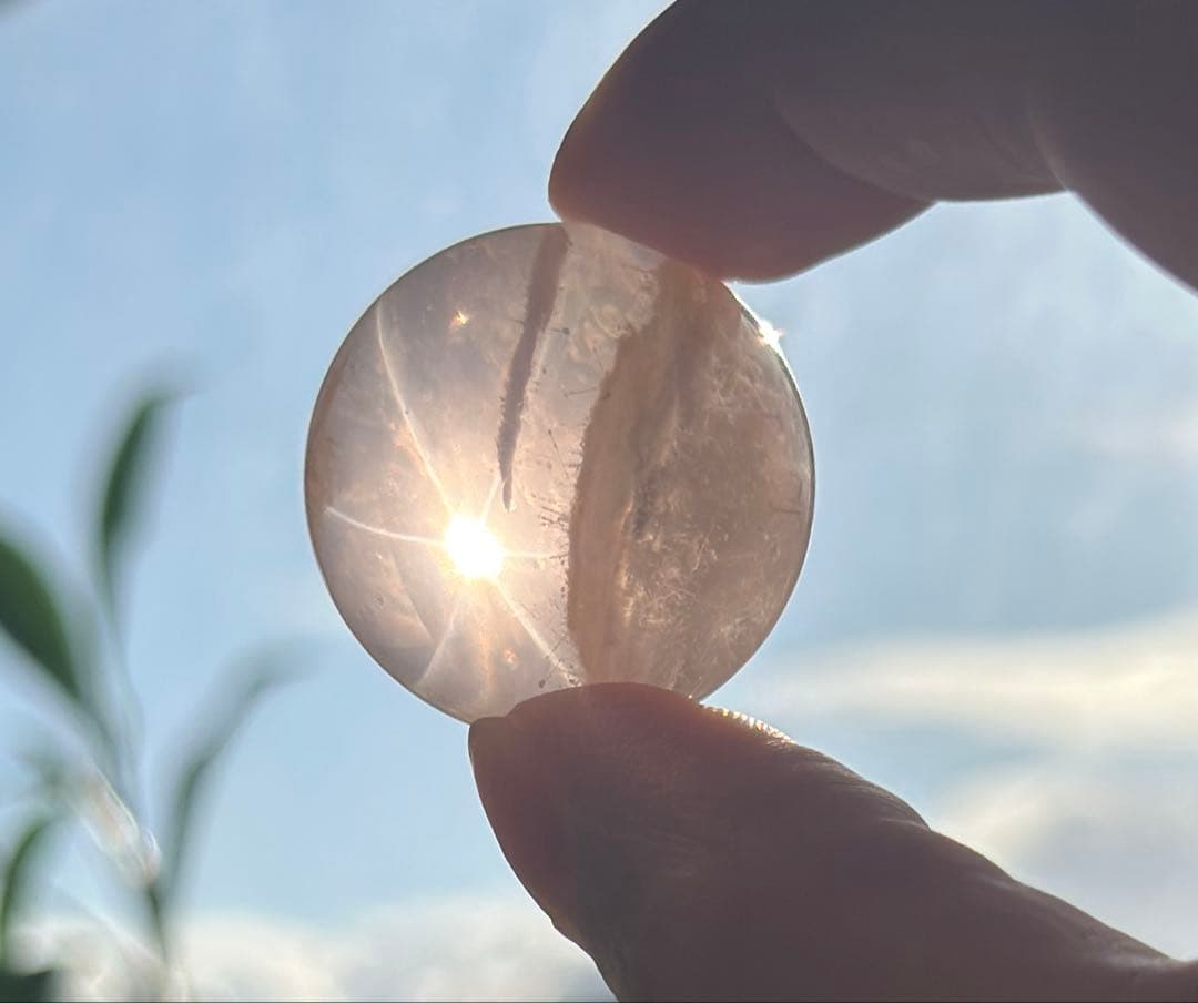 ホワイトガーデンスターローズクォーツ　スフィア28mm