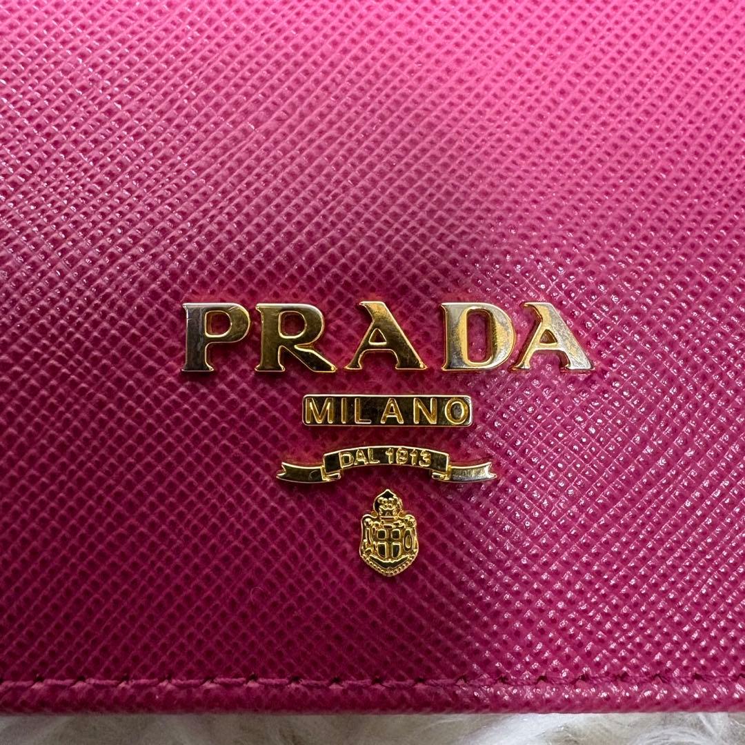 PRADA プラダ 二つ折り財布 希少ピンク色