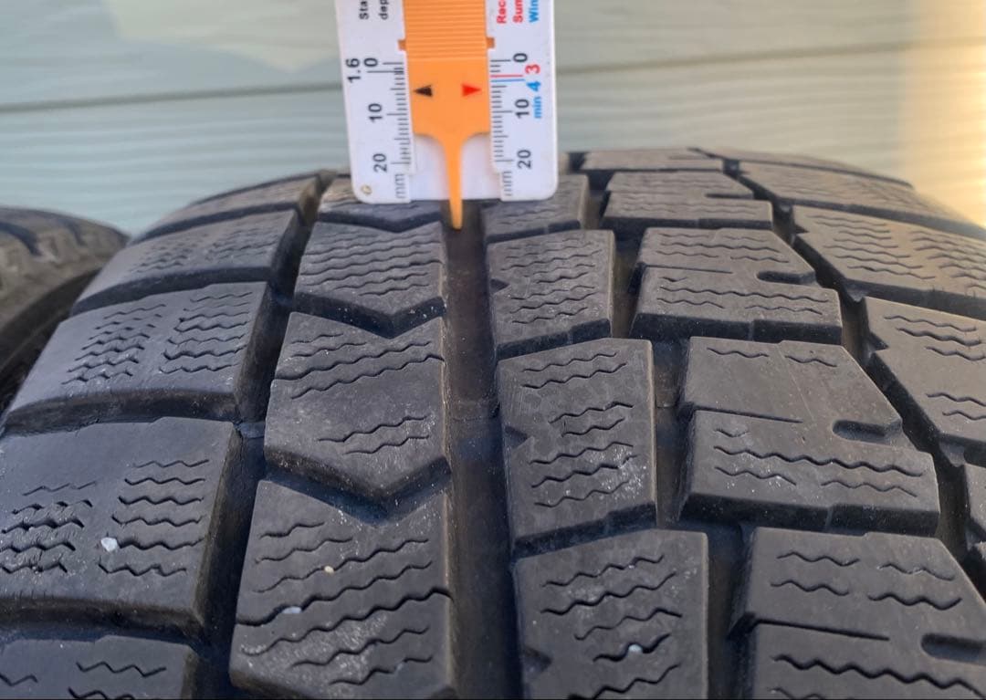 215/45R17 ダンロップ WM02 スタッドレス 中古4本セット