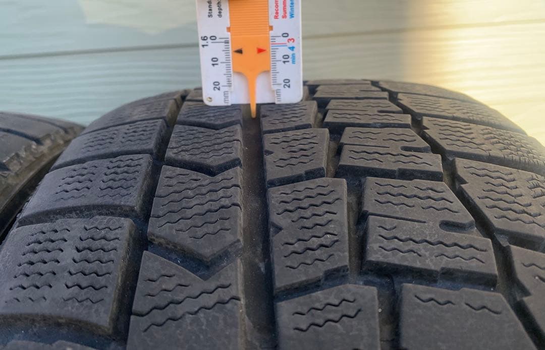 215/45R17 ダンロップ WM02 スタッドレス 中古4本セット