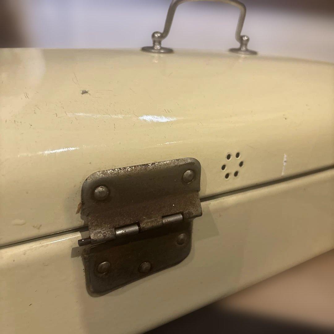 オランダビンテージ　琺瑯　缶　ホーロー　クリーム色　アンティーク