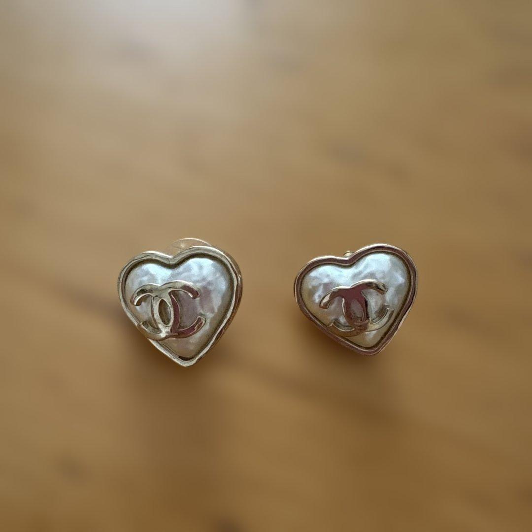 CHANEL ハート型パールピアス