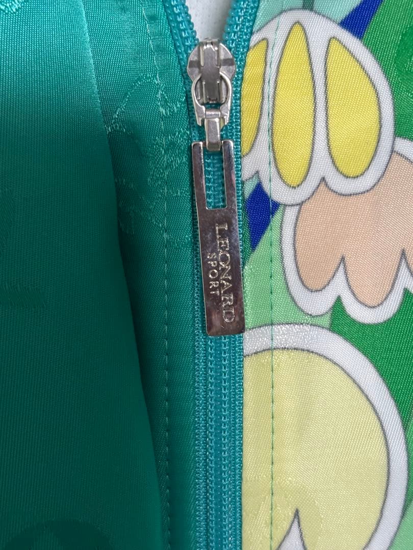 レオナールスポーツフード付きジャンパー