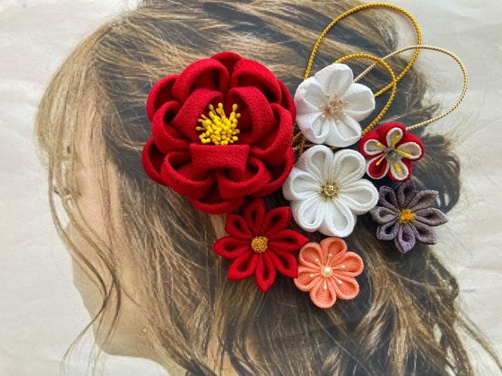 和装髪飾り　つまみ細工髪飾り　赤　白　成人式　卒業式　袴　七五三