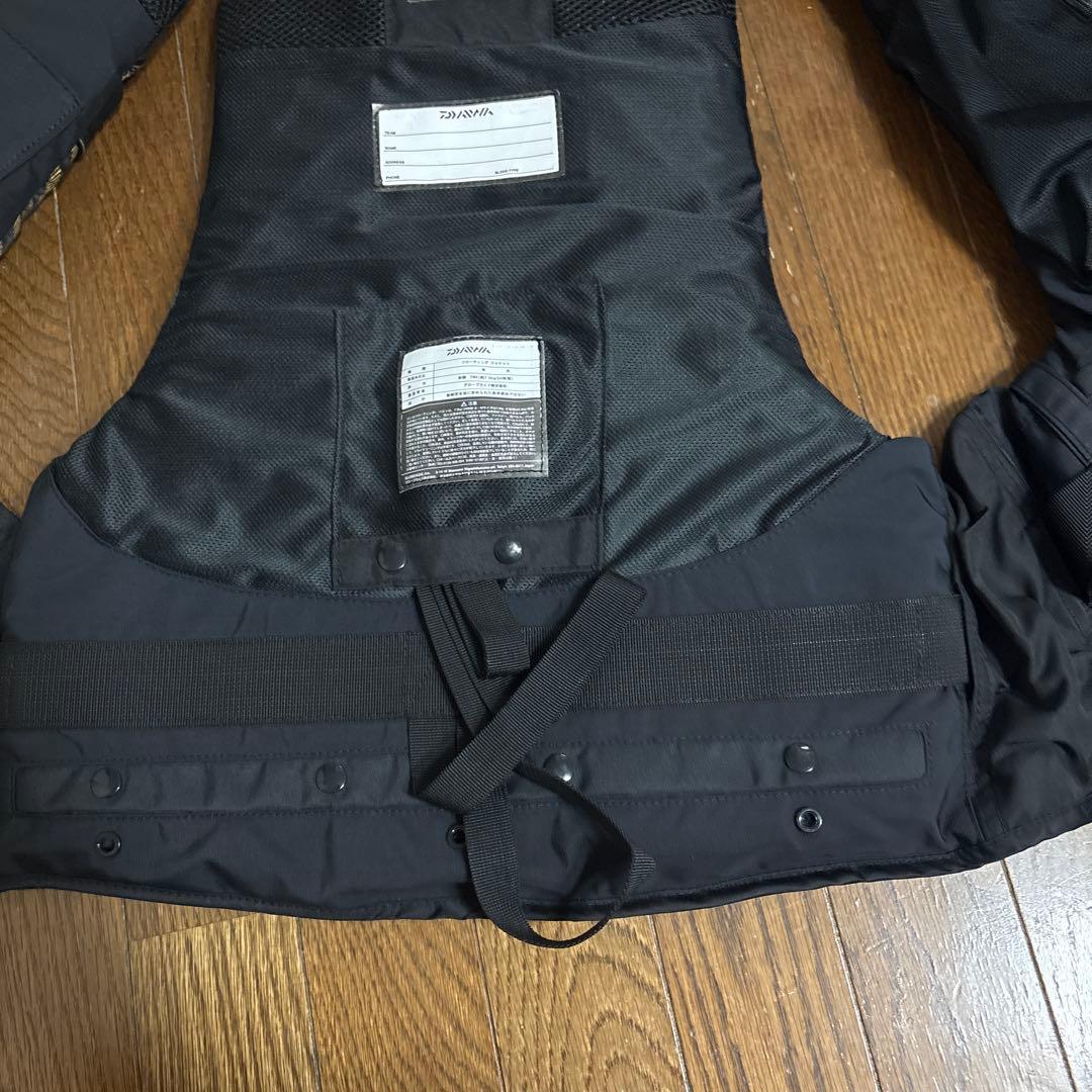 ダイワ トーナメントフローティングベストLサイズ