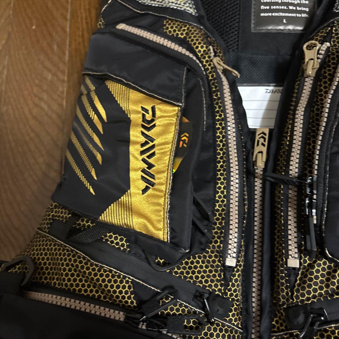 ダイワ トーナメントフローティングベストLサイズ