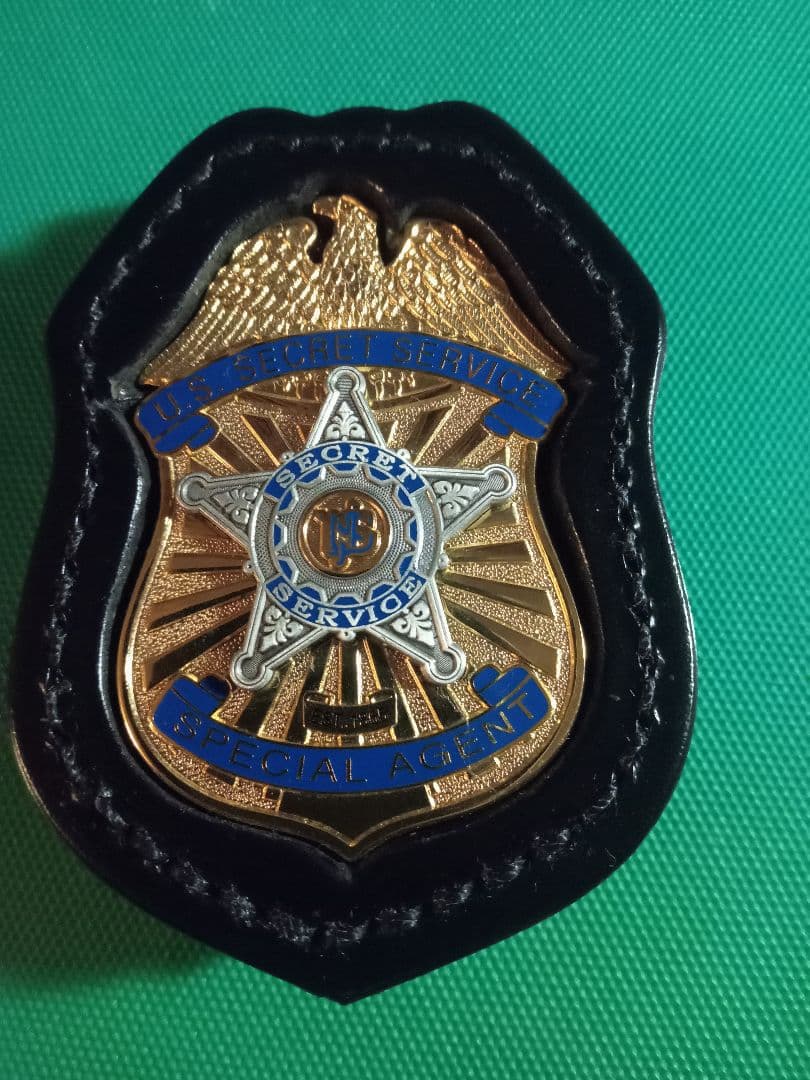 シークレットサービス特別捜査官ポリスバッジ クリップボルダー　ネックチェーン付き