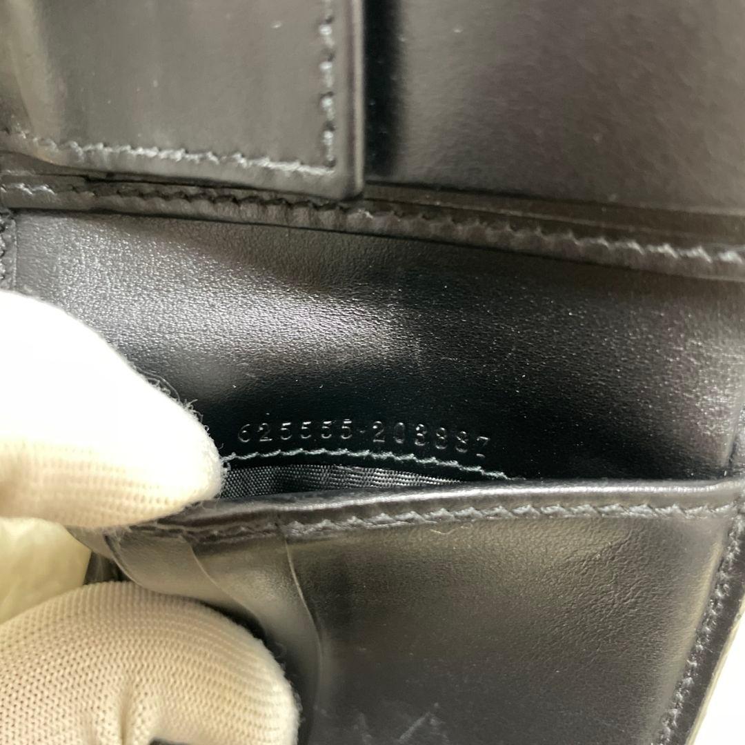 GUCCI　グッチ　折り財布　エンボス　ブラック　美品‼️