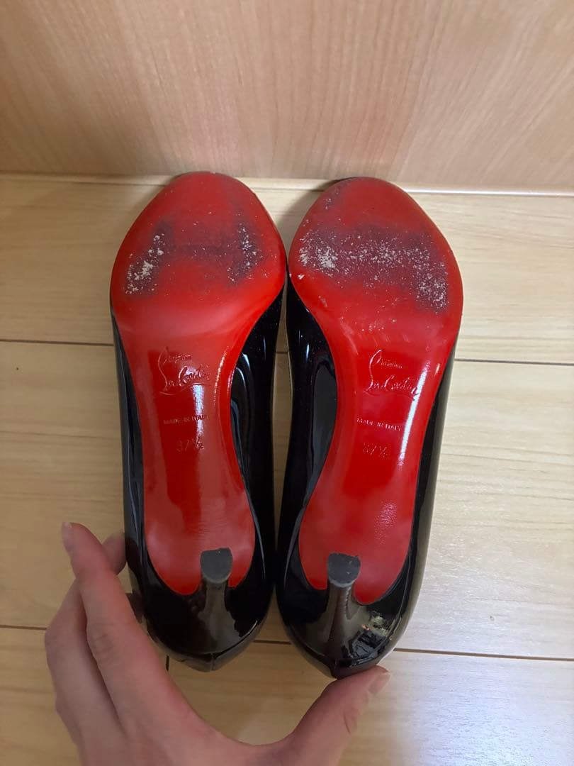 クリスチャンルブタン　エナメルヒールパンプス