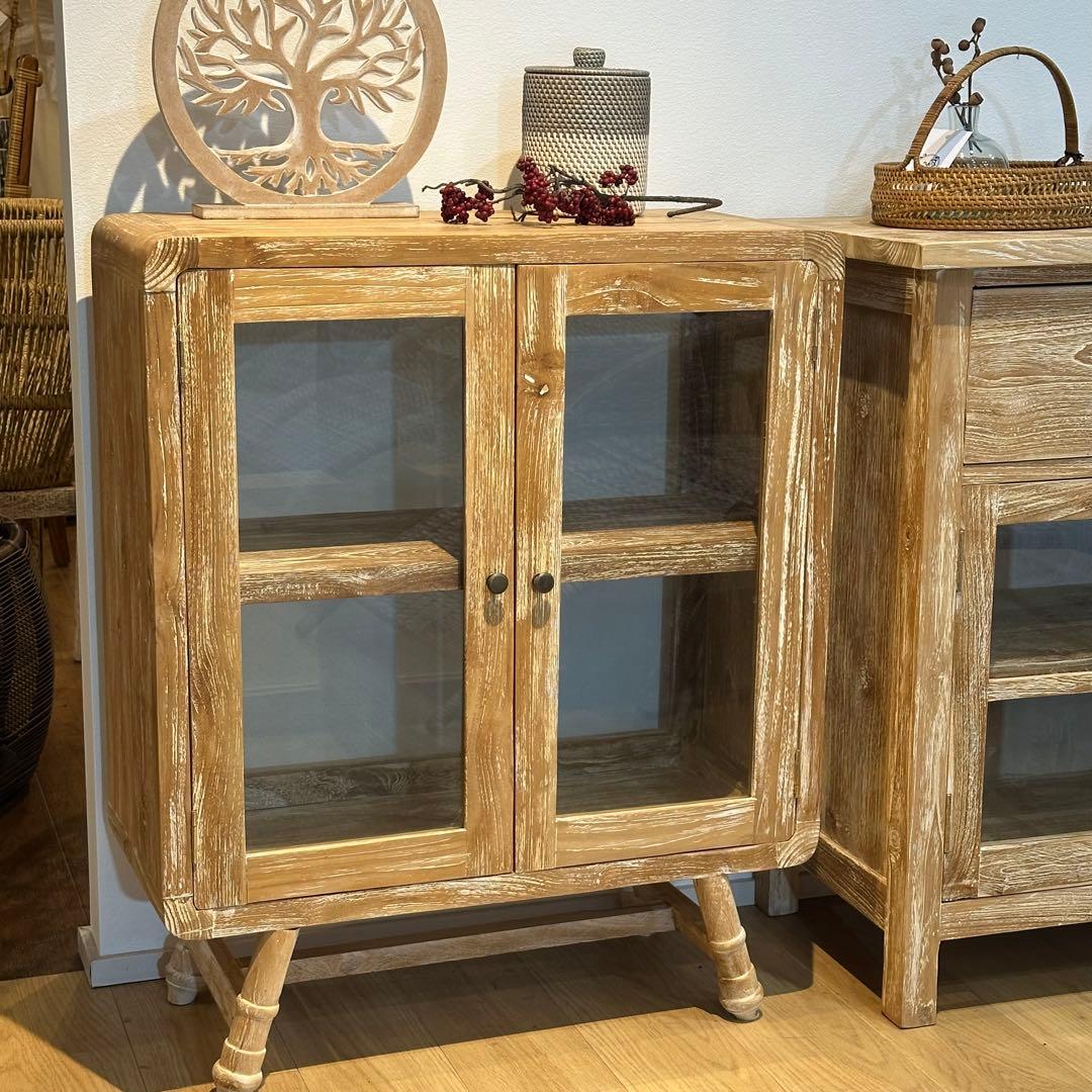 【訳ありチークガラス扉キャビネットw70×d30×h85cm 通常132,000