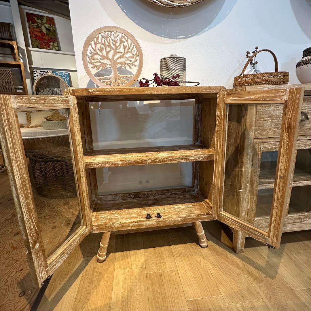 【訳ありチークガラス扉キャビネットw70×d30×h85cm 通常132,000