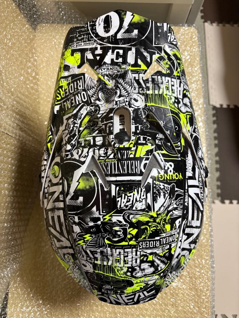 【特価早い者勝ち】O'NEALオニール バイクヘルメット 3シリーズ Lサイズ