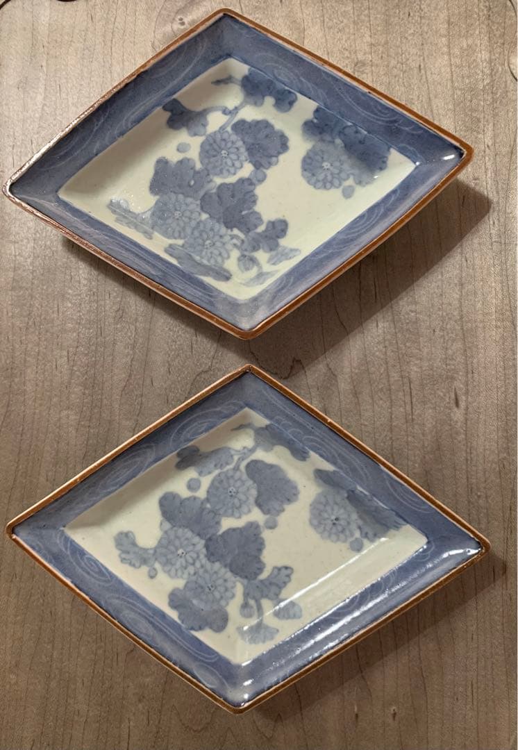 浜野まゆみさん　染付菊紋菱形皿　2枚組