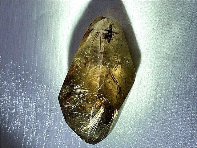 AAA級天然ゴールドルチルクォーツ原石YT7P3/180P15D