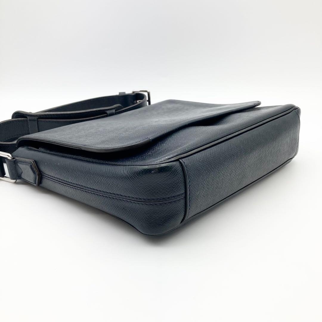 ルイヴィトン タイガ メッセンジャーバッグ ネイビー