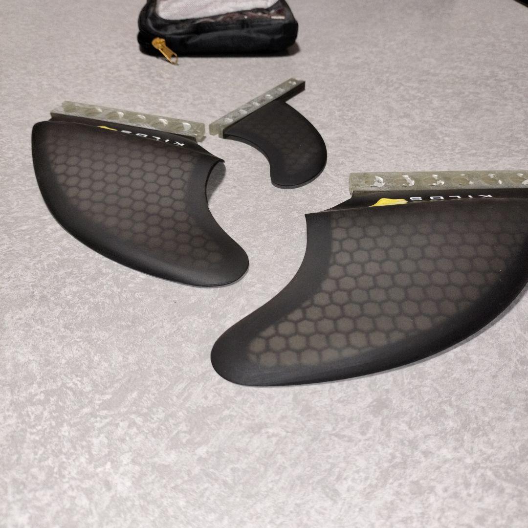 AU FINS KILOS ２＋１ フューチャー ツイン スタビ キール