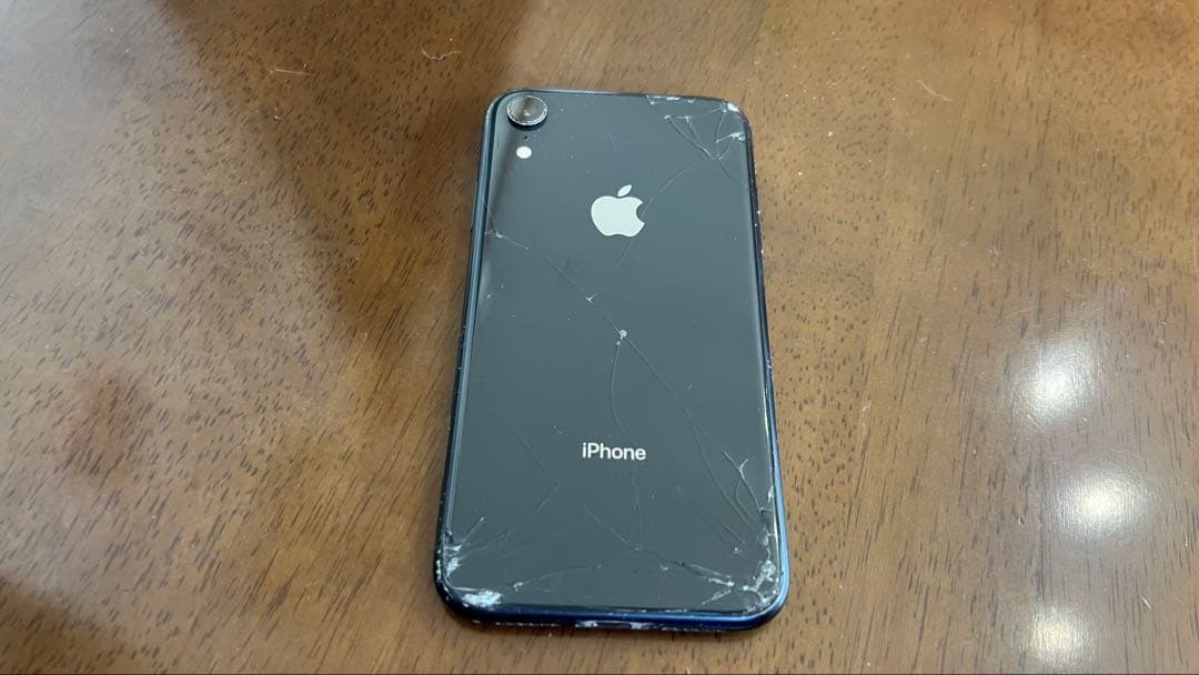 iPhone XR ブラック 背面ひび割れあり