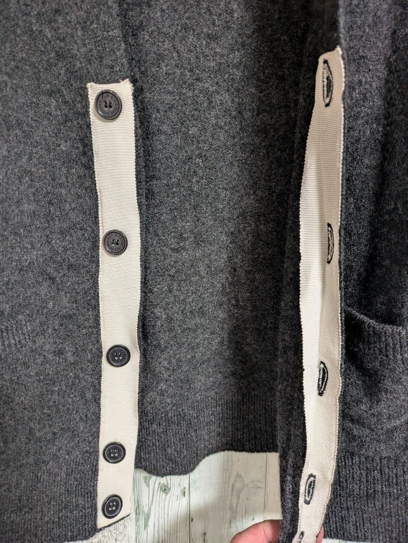 メゾンキツネ　カーディガン　チャコールグレー　ワンポイント　刺繍　L