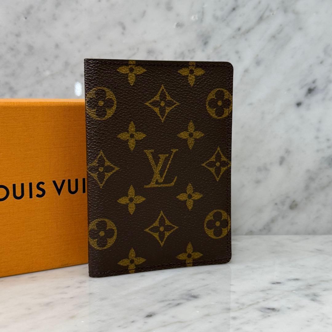 LOUIS VUITTON ルイヴィトン パスポートカバー モノグラム