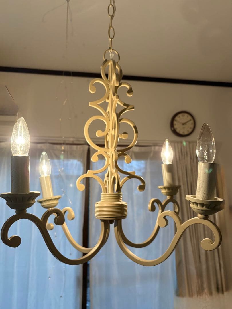 ローラアシュレイ 4灯スクロールシャンデリア｜英国クラシック照明｜※1灯不点灯