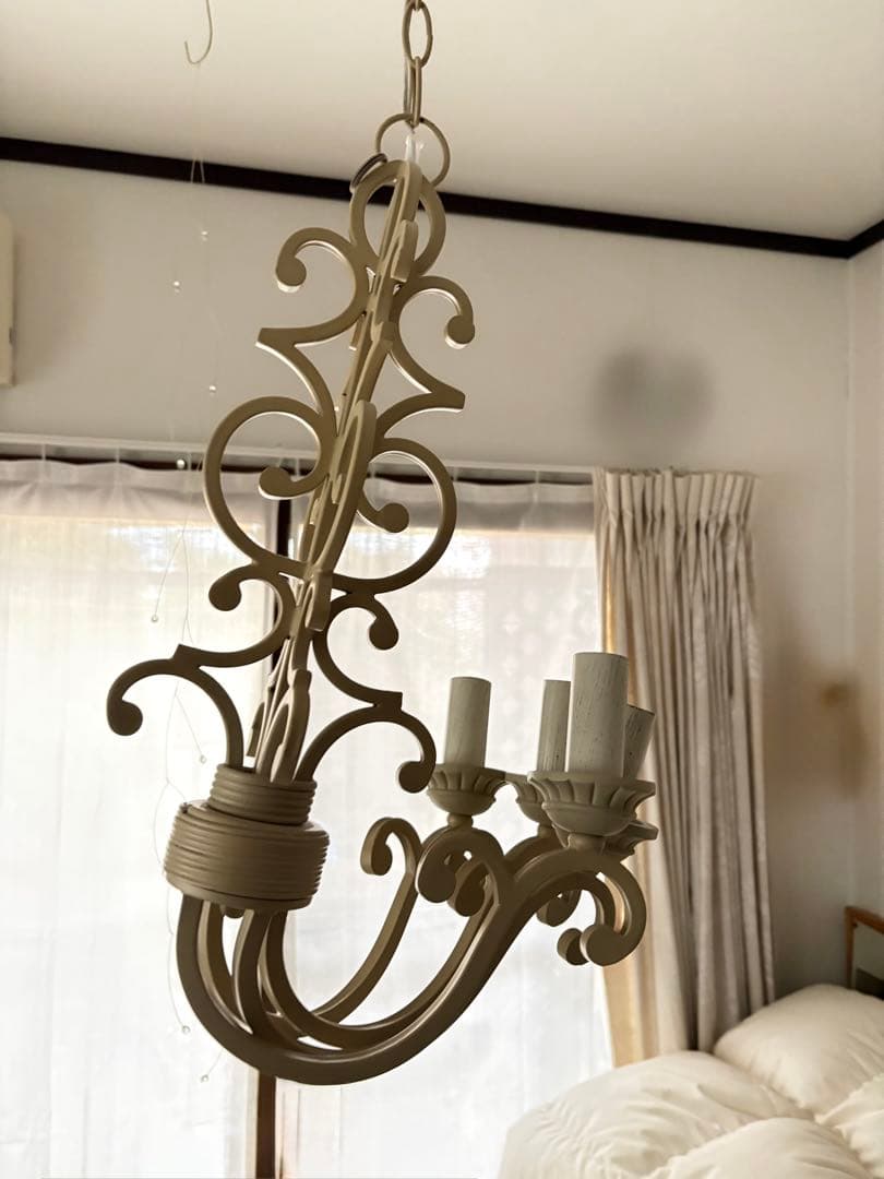 ローラアシュレイ 4灯スクロールシャンデリア｜英国クラシック照明｜※1灯不点灯