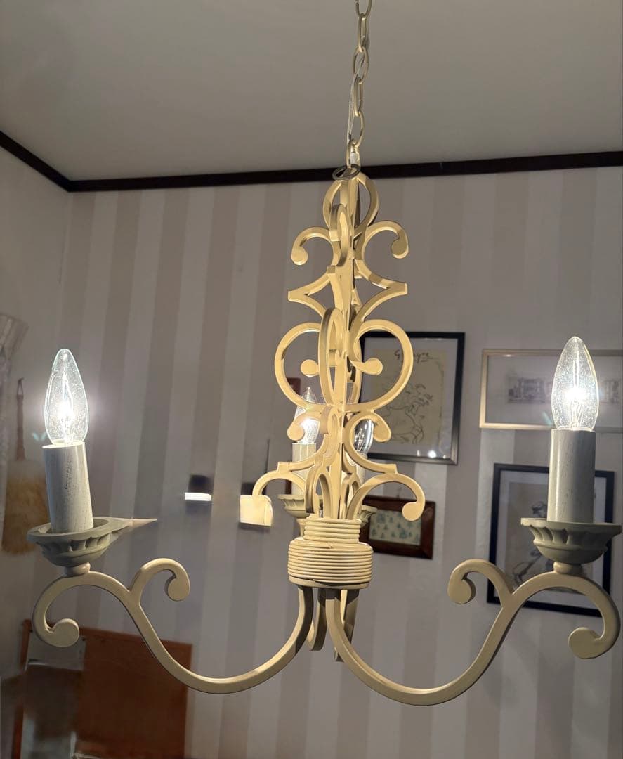 ローラアシュレイ 4灯スクロールシャンデリア｜英国クラシック照明｜※1灯不点灯