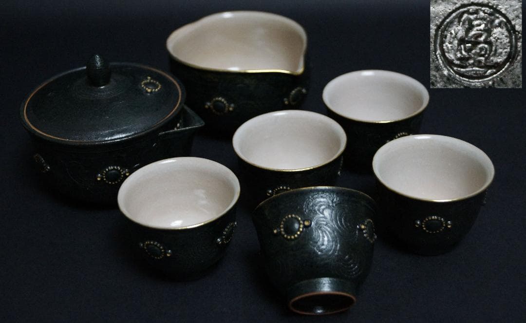 現代陶芸作家 宮里絵美造金彩鉄釉『瓔珞文』宝瓶 湯冷まし煎茶碗(五客) 化粧箱付