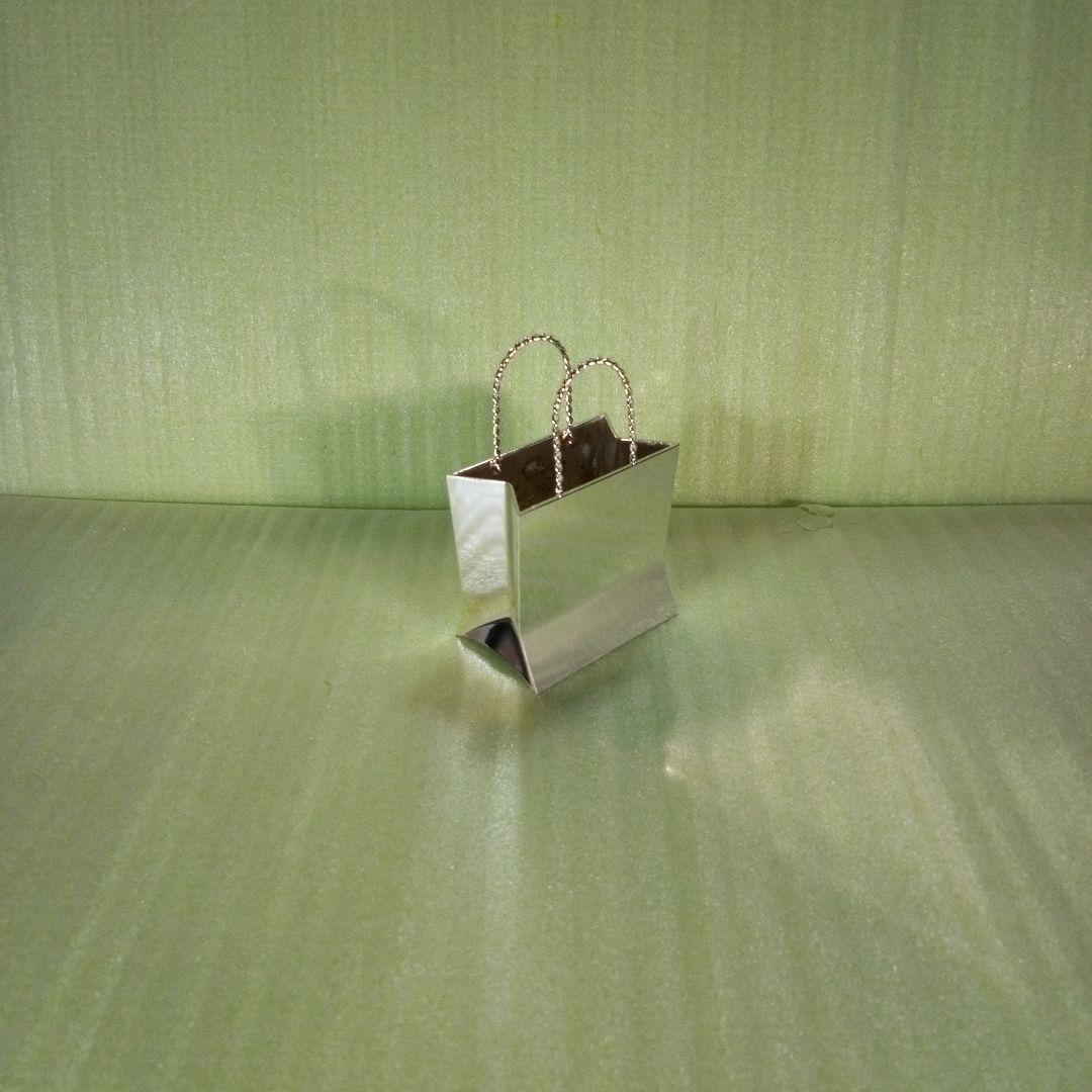 手提げ袋型金属製オブジェ　ショッピングバッグ　ミニチュアバッグ　置物　メタル