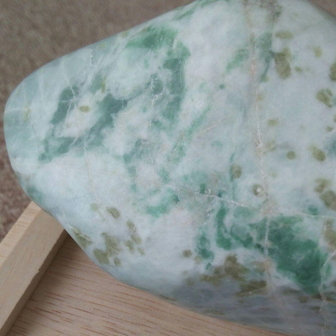 糸魚川翡翠 原石 特大 2.5kg