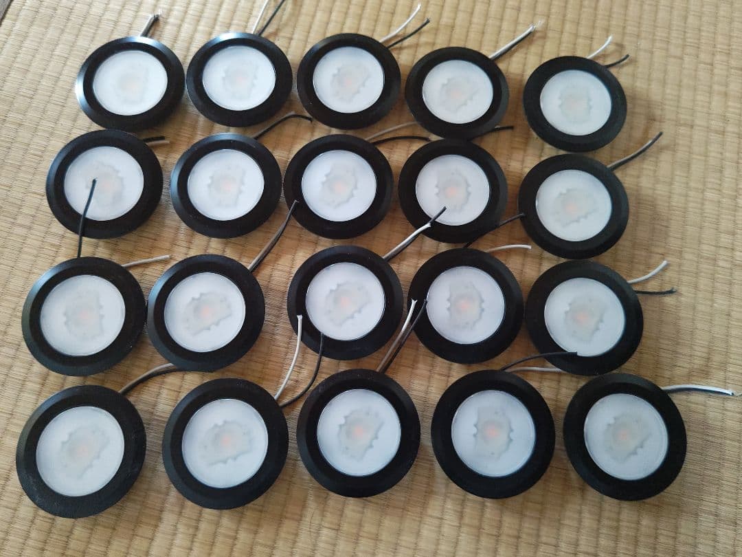 ダイコー調薄型ダウンライト 75パイ電球色　20灯