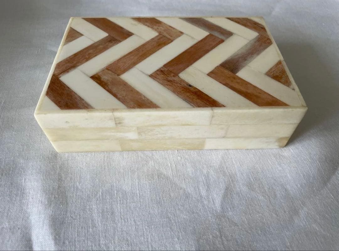 美品 オブジェ ナチュラル シンプル 北欧 ヘリンボーン　デザイン　小物入れ