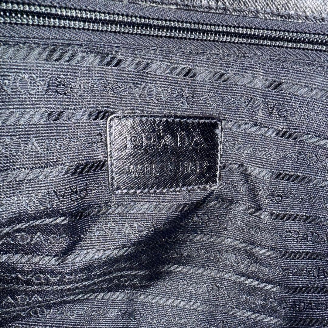 【訳あり】PRADA　プラダ　メッセンジャー　ブラック　ナイロン　三角プレート