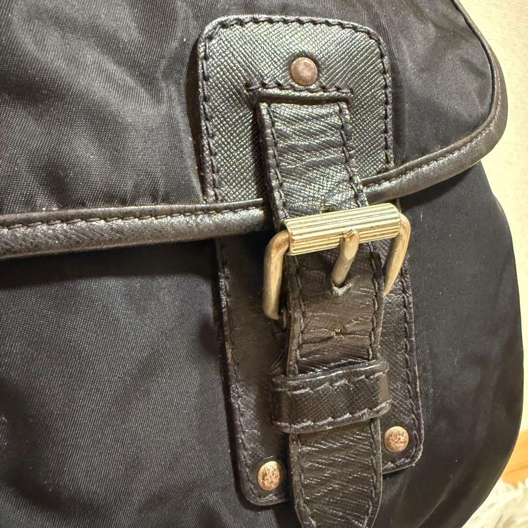 【訳あり】PRADA　プラダ　メッセンジャー　ブラック　ナイロン　三角プレート