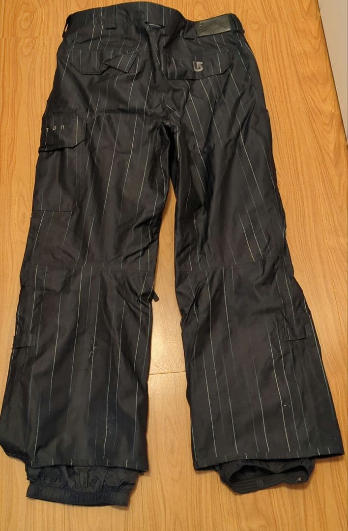 ファイナルセール　BURTON コミック柄 スノーボードジャケット・パンツセット