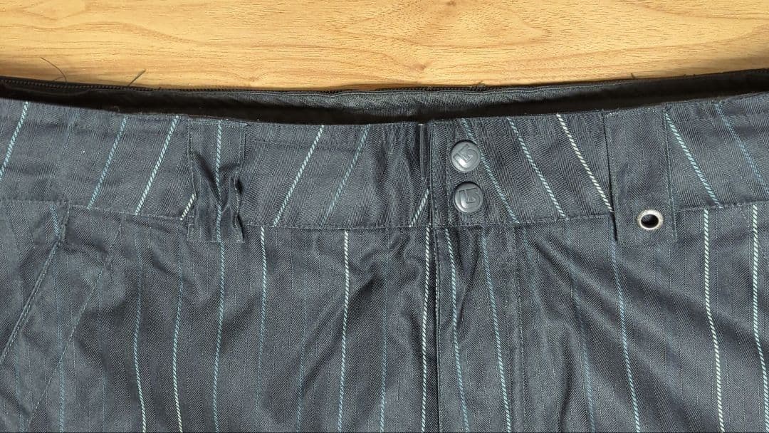 ファイナルセール　BURTON コミック柄 スノーボードジャケット・パンツセット