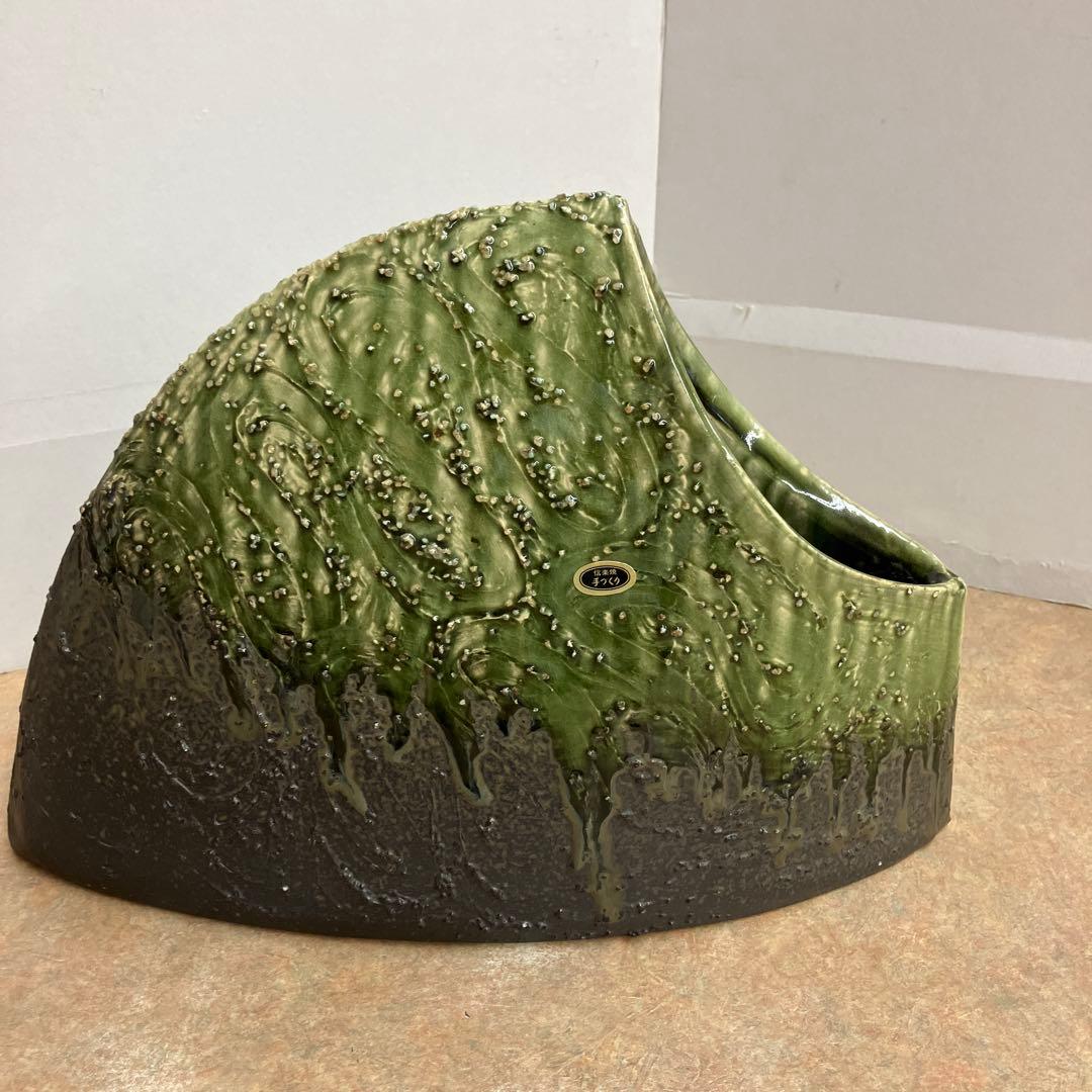 信楽焼手造り花器黒ビードロ波目